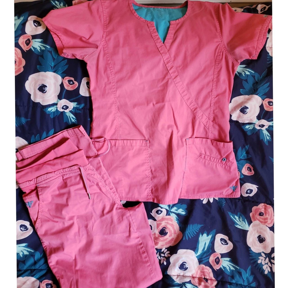 Pink Med Coture scrubs *FINAL PRICE* no offers